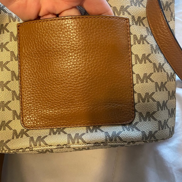 Michael Kors cross body - Picture 5 of 6